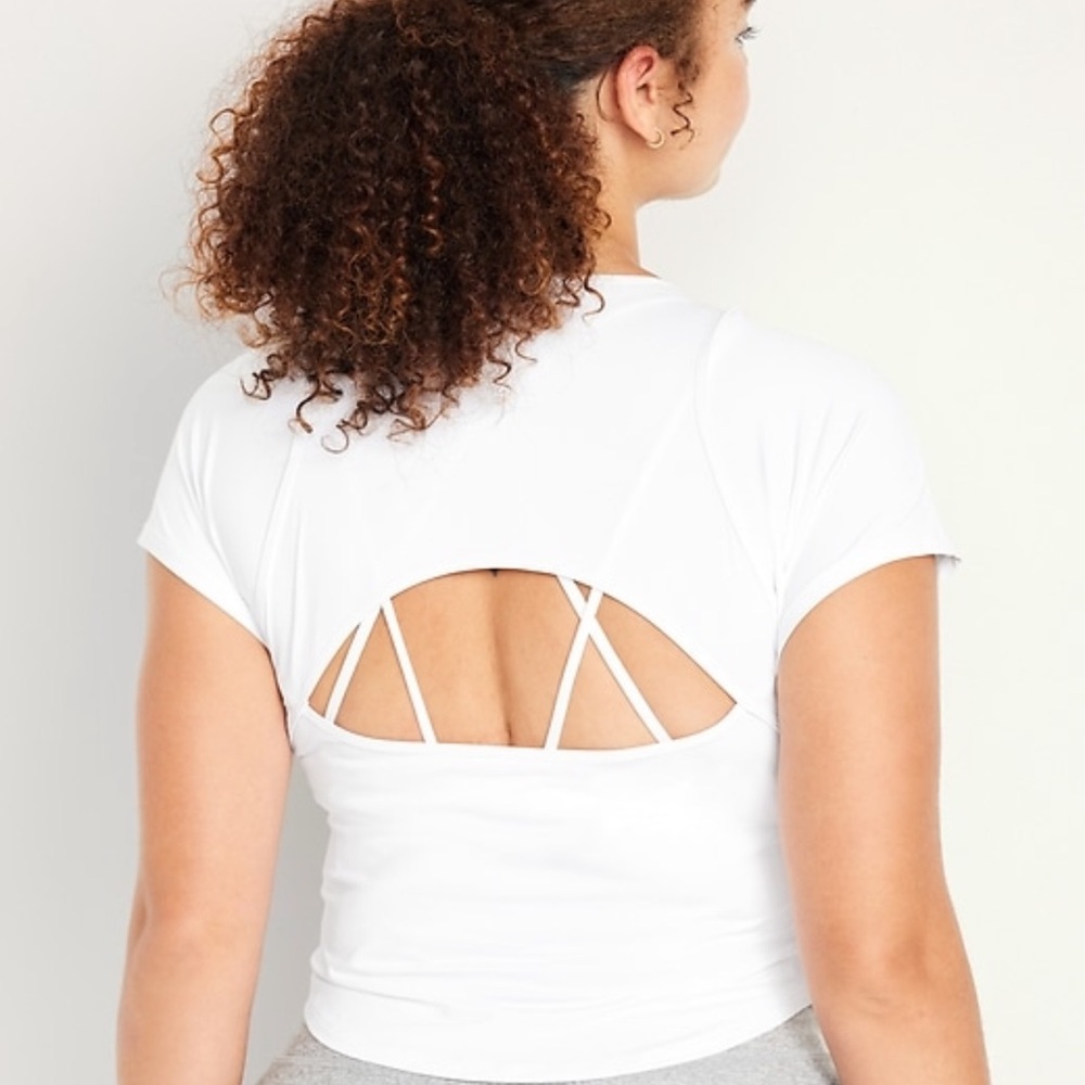 Old Navy Flow Form white lilies cut out back crop tee top size M dri fit